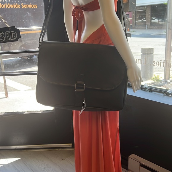 100% Genuine Leather Laptop Bag-Black 18” - Picture 2 of 13